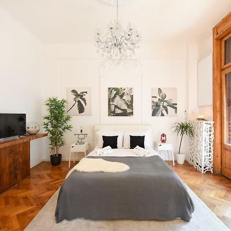 דירות בוקרשט Love.Travel.Explore ♥️Apt W/ Balcony In Old Town מראה חיצוני תמונה