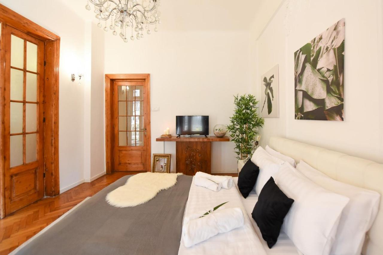 דירות בוקרשט Love.Travel.Explore ♥️Apt W/ Balcony In Old Town מראה חיצוני תמונה